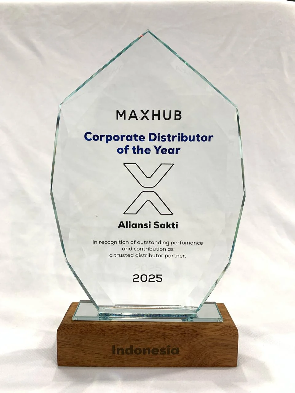 Plakat MAXHUB Corporate Distributor of the Year 2025 untuk PT Aliansi Sakti